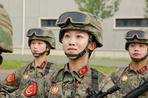 阅兵归来，她选择了星辰大海 