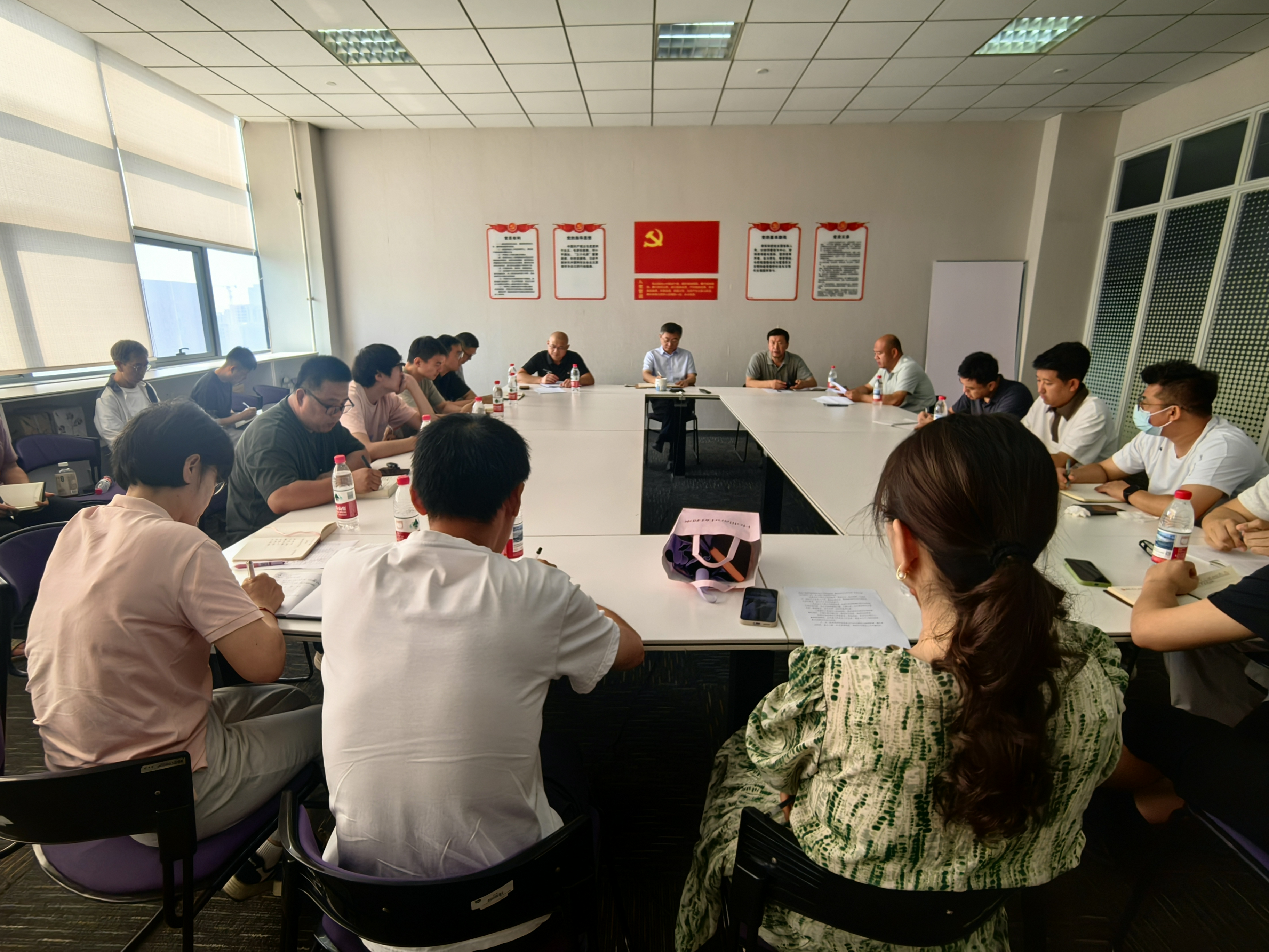 学院召开 2026 年上半年安全员工作研讨会