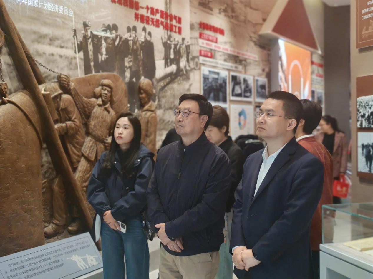 【思想政治理论课教学部】思想政治理论课实践教学基地落户大港五井展览馆   