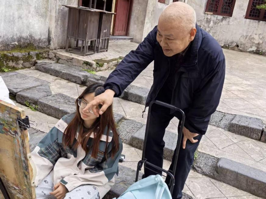 【艺术设计系】画笔绘徽韵 青春传文脉——艺术设计系组织开展宏村写生实践活动
