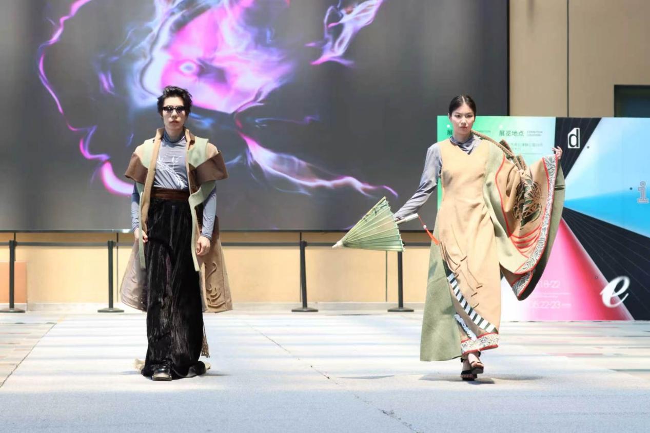 学院艺术设计系2026届毕业设计作品展开幕式暨服装与服饰设计专业动态展演举行