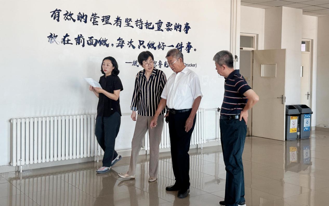 院领导深入教学一线检查新学期开学工作
