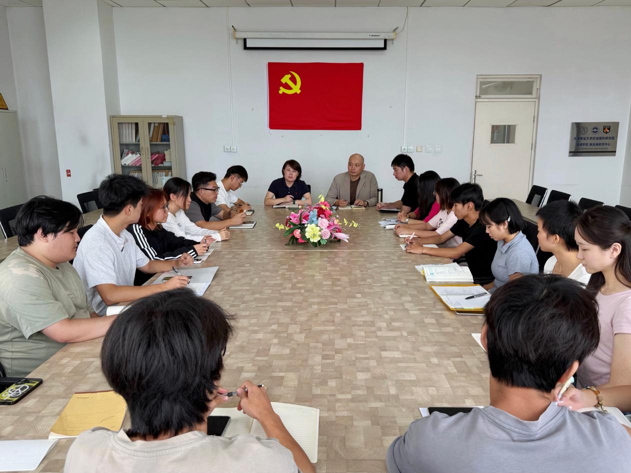 【外国语言文学系】外国语言文学系开展暑期实习实践交流座谈会