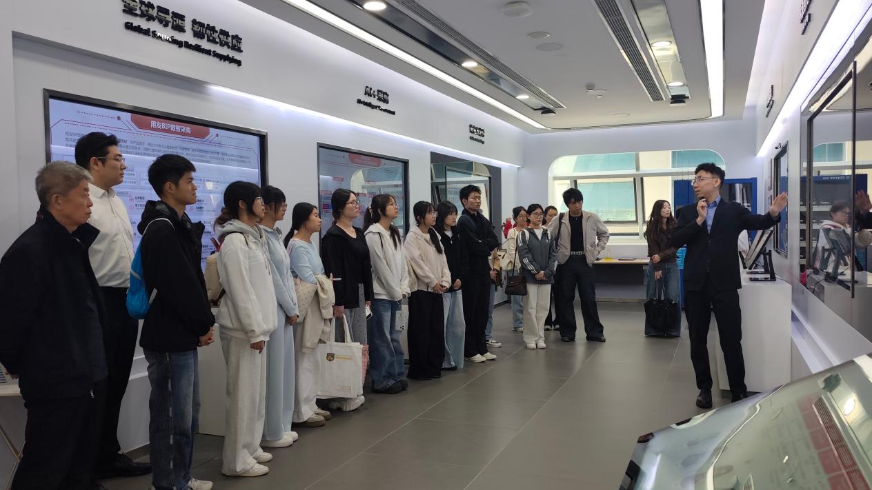 学院到访用友产业园共建产学研合作基地