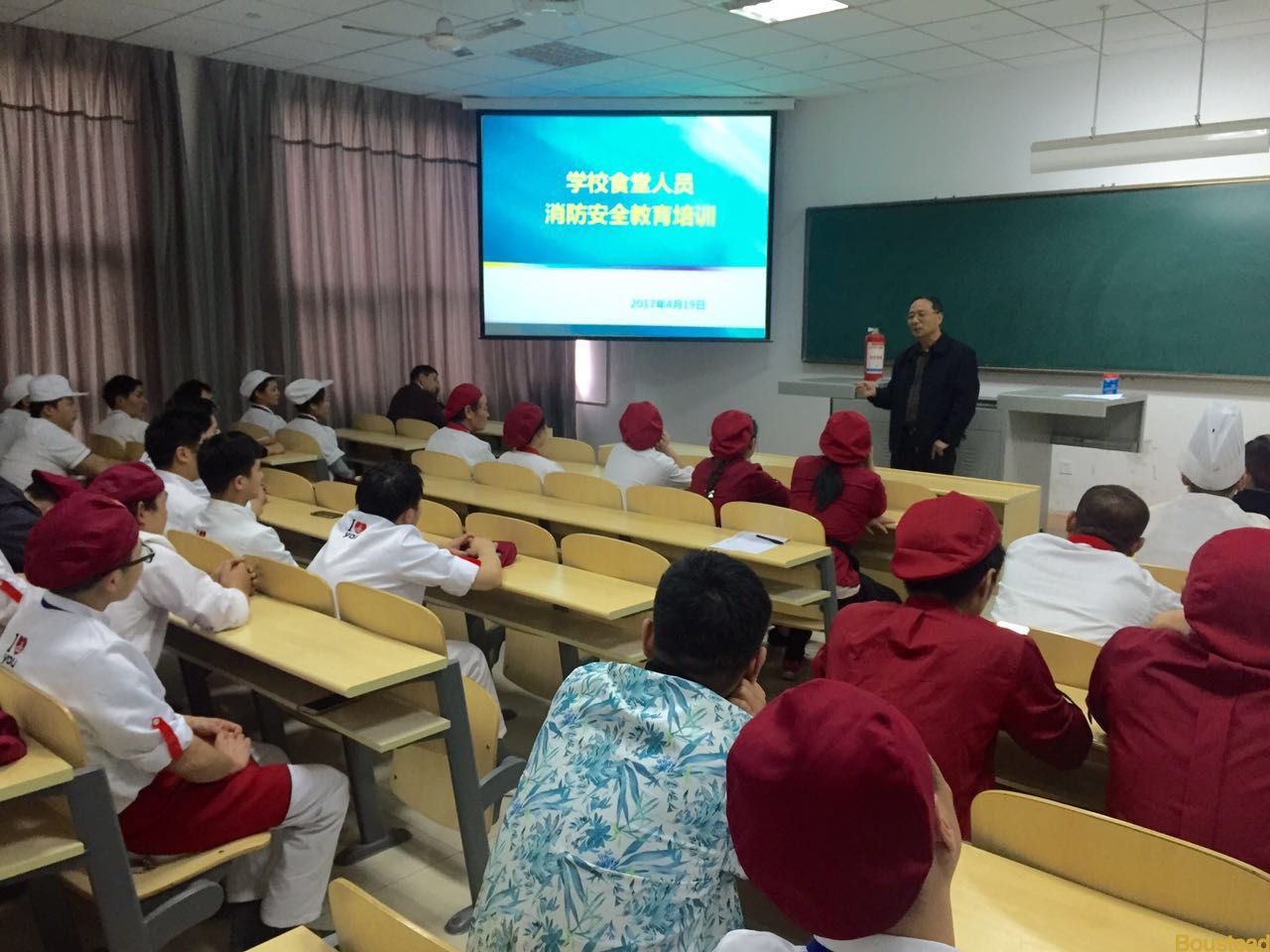 我院开展“和谐宝德 平安校园”系列宣传活动