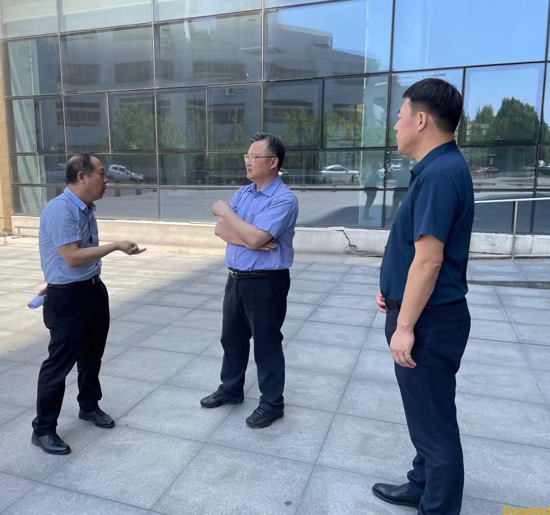 教育部长江学者特聘教授郝立新莅临我院开展思政课巡查督导工作