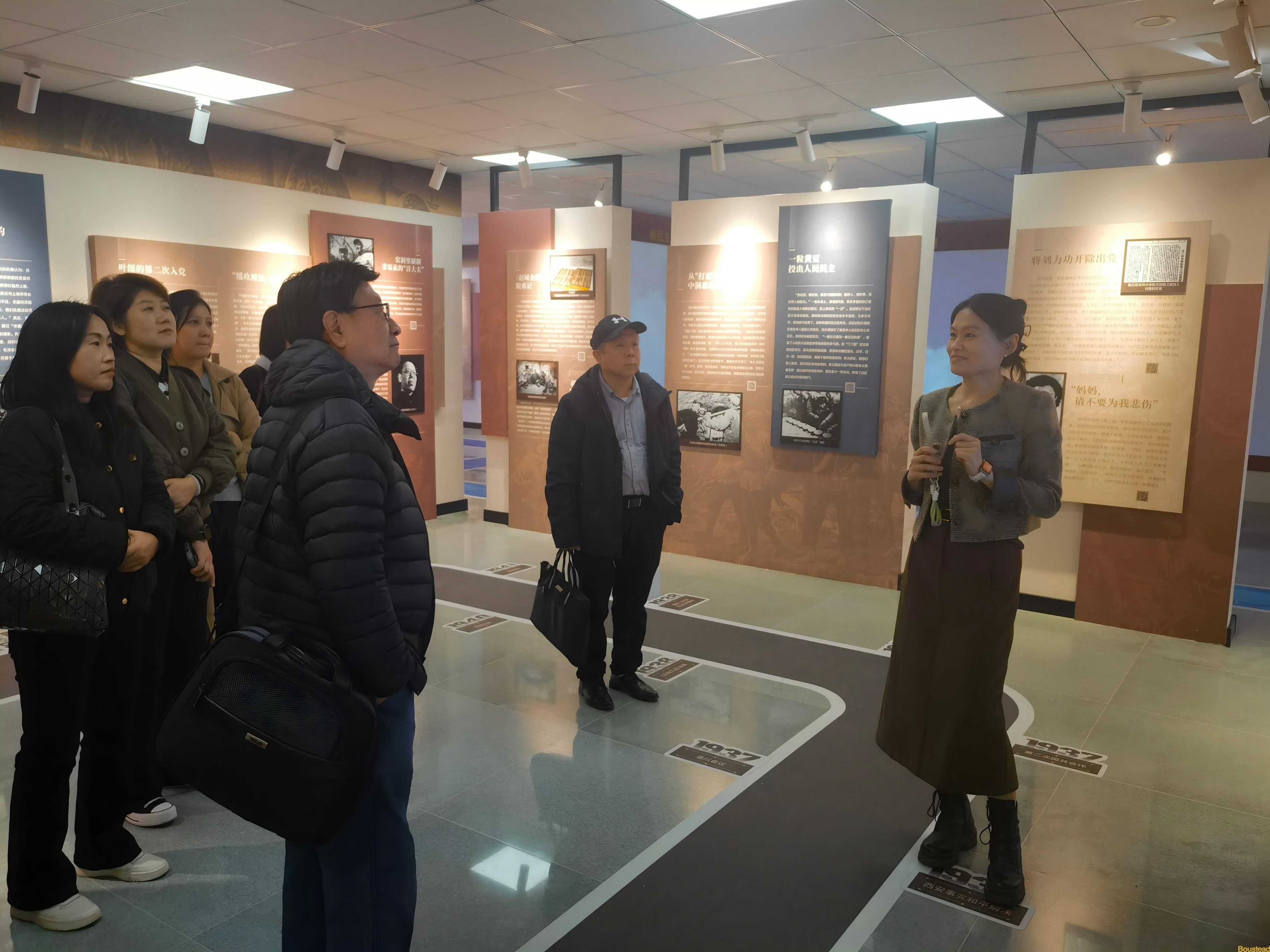 党委书记曹军带队赴天津商业大学思政课实验室参观交流共建